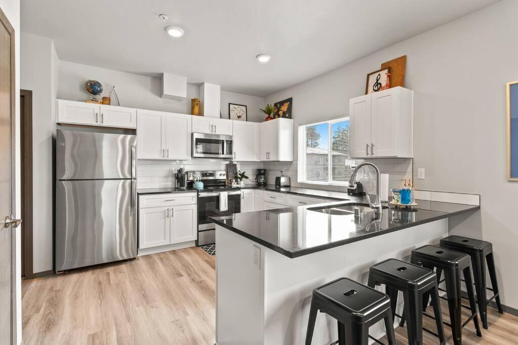 New 2 Bed 2 Bath Near Perry District And Dt Appartement Spokane Buitenkant foto