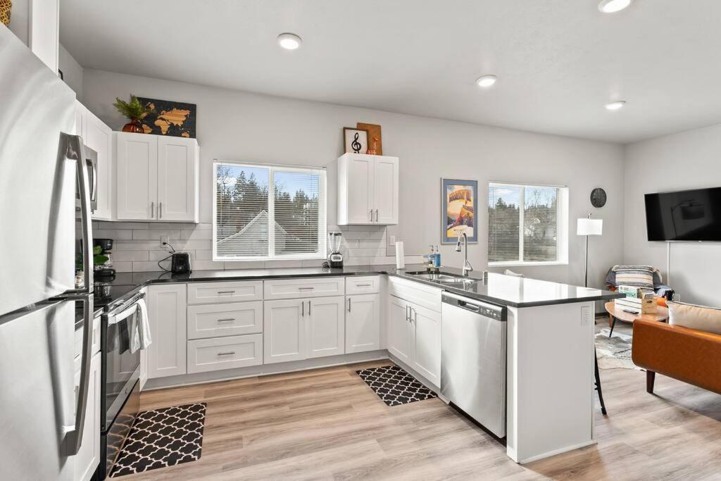 New 2 Bed 2 Bath Near Perry District And Dt Appartement Spokane Buitenkant foto